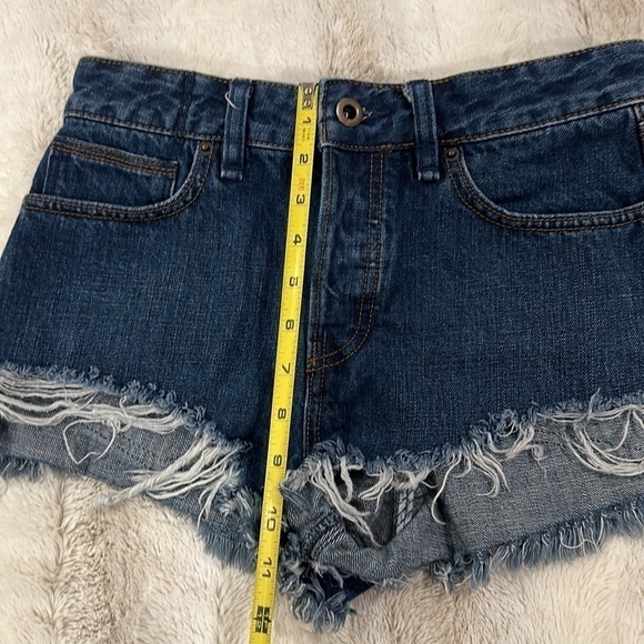 Free People Logan Raw Hem Button Fly Denim Shorts Size 26 - Picture 8 of 9